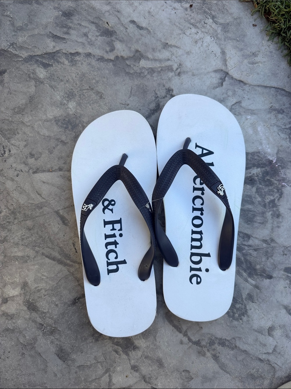 Abercrombie & Fitch White and Black Logo Flip-Flops